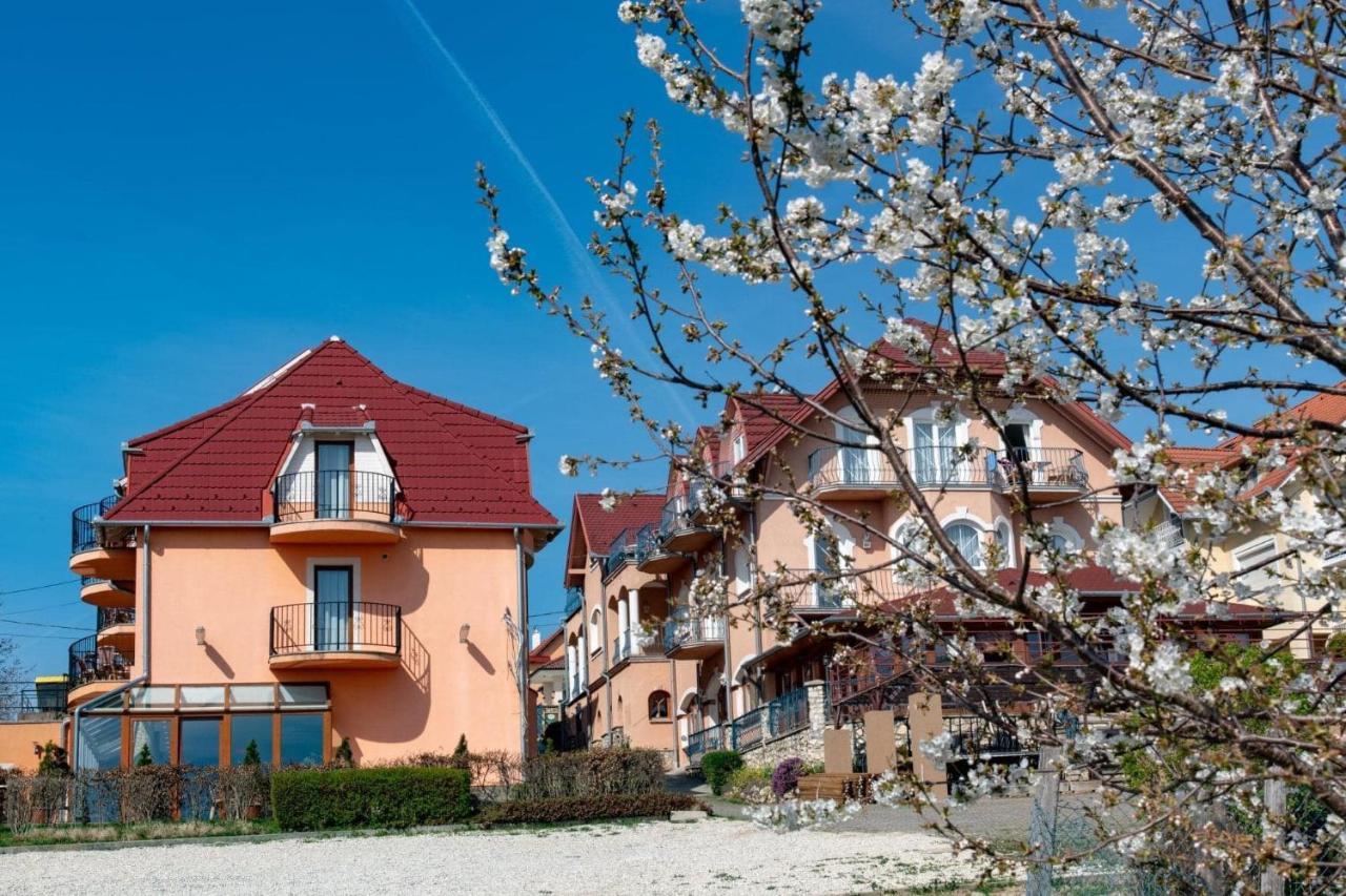 Bed and Breakfast Fonix Wellness *** 1 A Epulet Хевиз Экстерьер фото