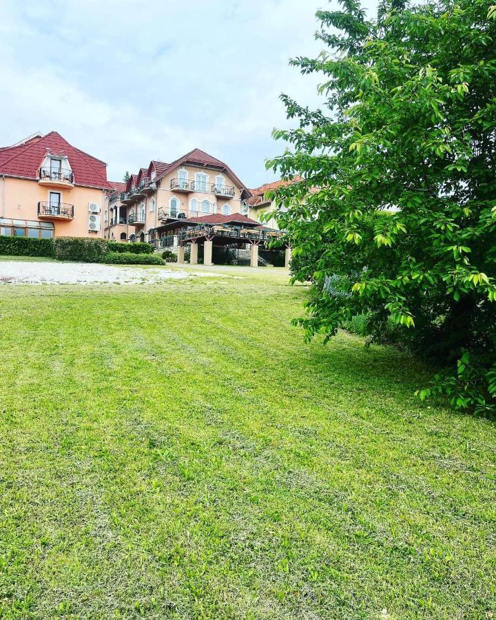 Bed and Breakfast Fonix Wellness *** 1 A Epulet Хевиз Экстерьер фото