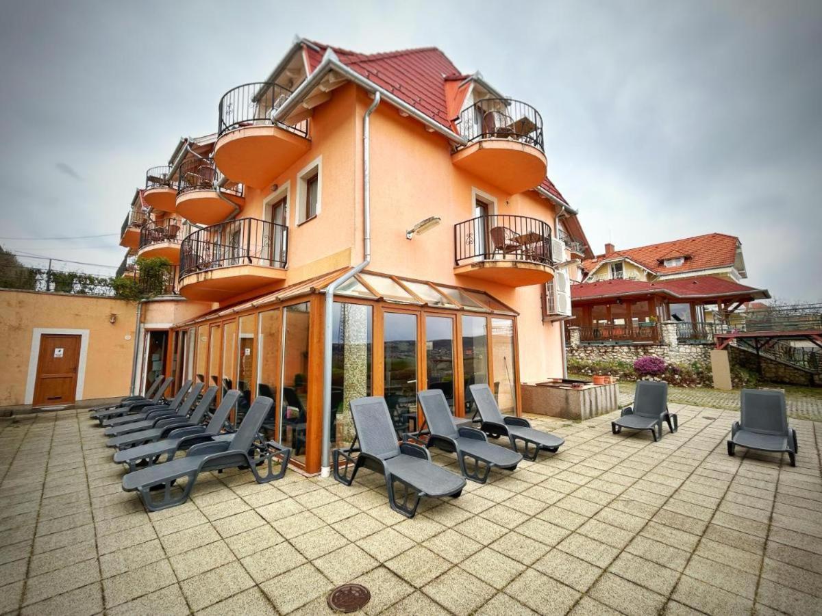Bed and Breakfast Fonix Wellness *** 1 A Epulet Хевиз Экстерьер фото