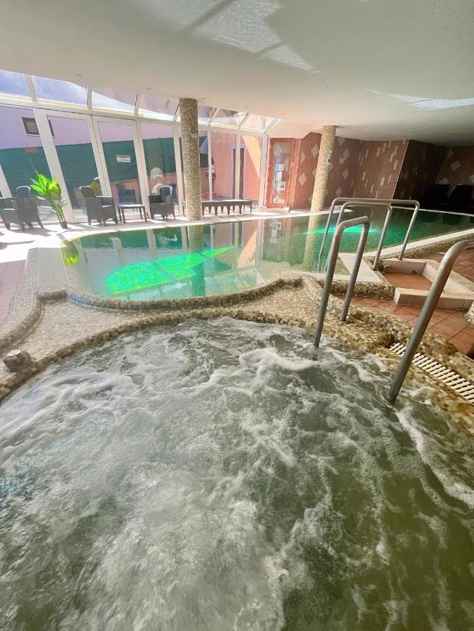 Bed and Breakfast Fonix Wellness *** 1 A Epulet Хевиз Экстерьер фото