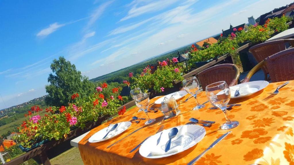 Bed and Breakfast Fonix Wellness *** 1 A Epulet Хевиз Экстерьер фото