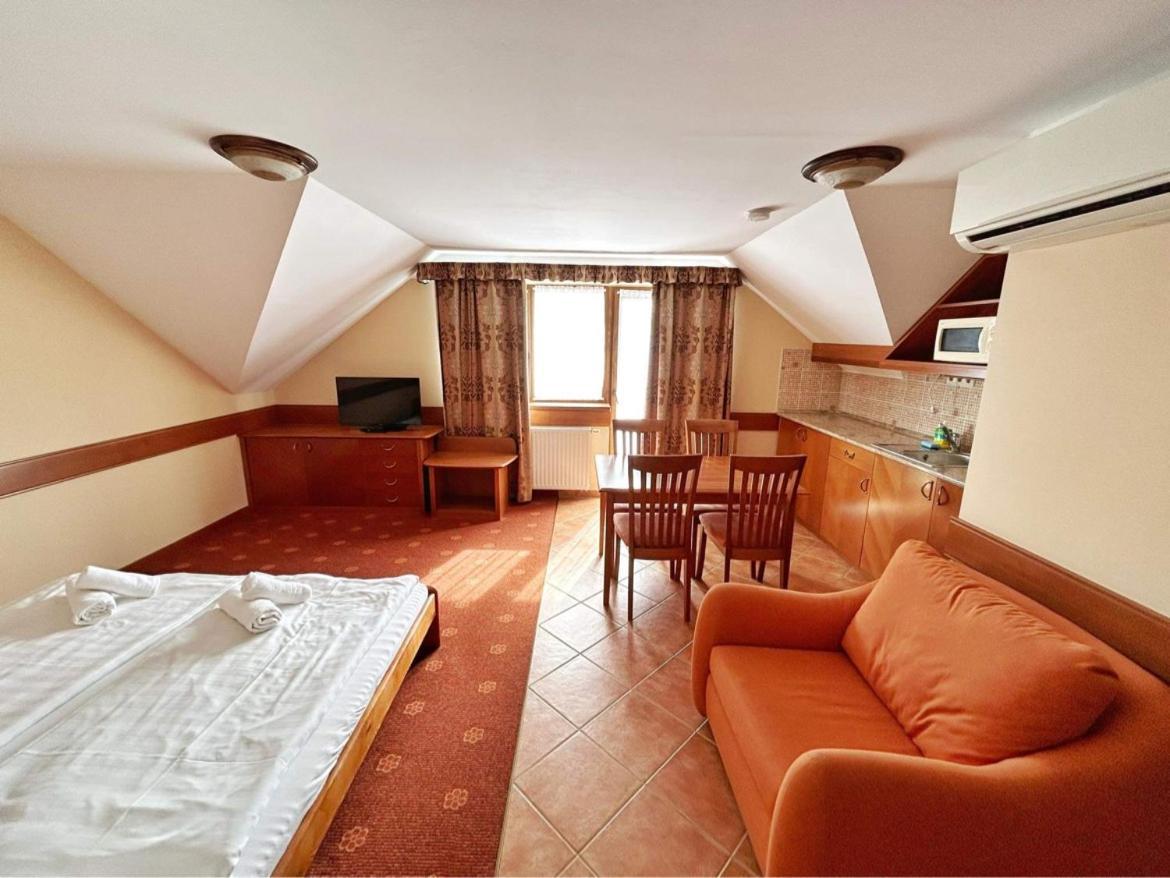 Bed and Breakfast Fonix Wellness *** 1 A Epulet Хевиз Экстерьер фото