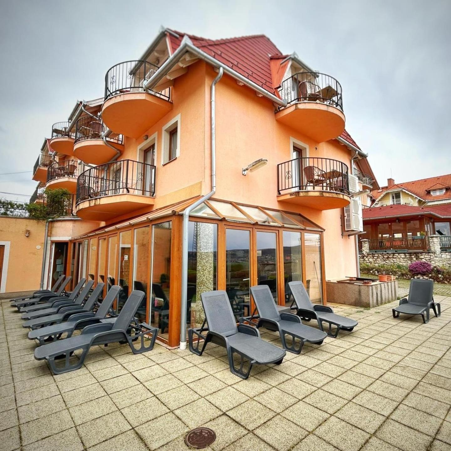 Bed and Breakfast Fonix Wellness *** 1 A Epulet Хевиз Экстерьер фото