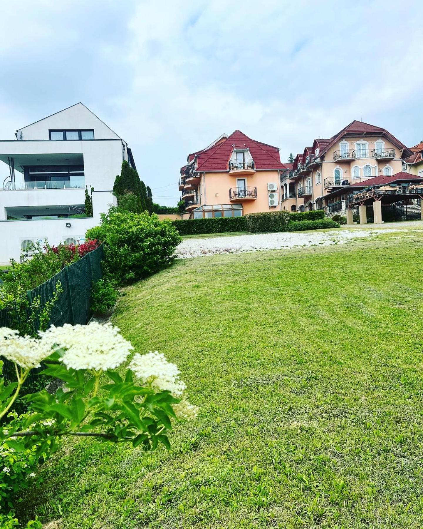 Bed and Breakfast Fonix Wellness *** 1 A Epulet Хевиз Экстерьер фото